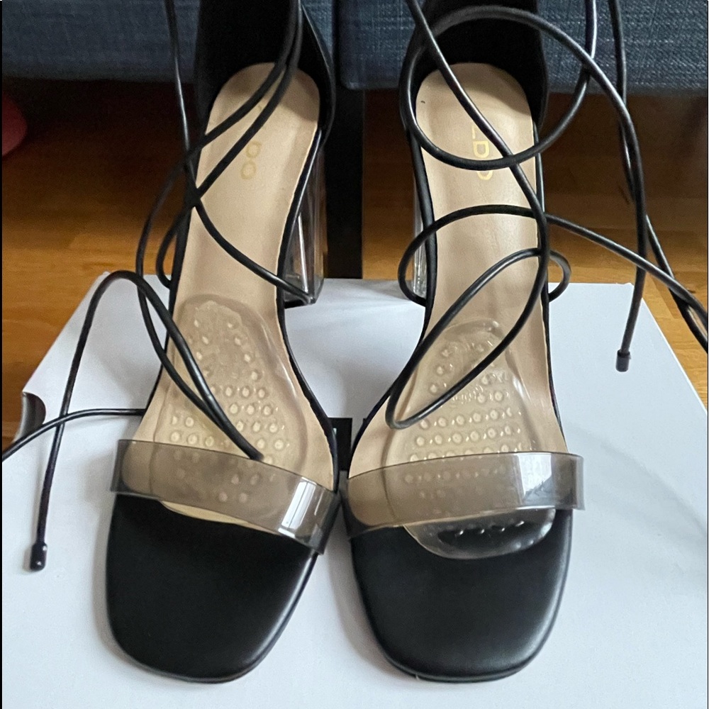 Onardonia Heeled Sandal- black w/clear heel